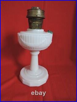 VINTAGE ALADDIN White Lincoln Drape Oil Lamp Nu-Type B Burner