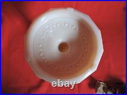 VINTAGE ALADDIN White Lincoln Drape Oil Lamp Nu-Type B Burner