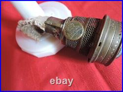 VINTAGE ALADDIN White Lincoln Drape Oil Lamp Nu-Type B Burner