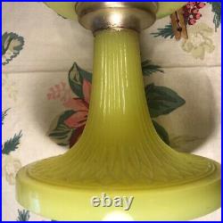 VINTAGE Aladdin Model B Yellow Moonstone Vertique Kerosene Oil Lamp 1938 nice