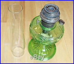 VINTAGE GREEN ALADDIN NU-TYPE MODEL B OIL KEROSENE LAMP WithWICK CLEANER MINT COND