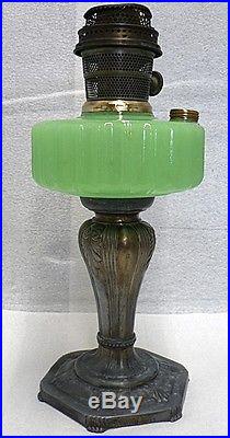 VINTAGE GREEN MAJESTIC GLASS ALADDIN KEROSENE LAMP METAL BASE