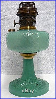 VINTAGE QUILT PATTERN GREEN MOONSTONE GLASS ALADDIN KEROSENE LAMP 1937