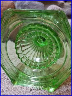 VTG 1934 Aladdin Model B 108 Green Uranium Glass Beta Crystal Cathedral Oil Lamp
