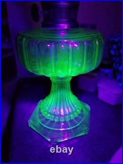 VTG 1934 Aladdin Model B 108 Green Uranium Glass Beta Crystal Cathedral Oil Lamp