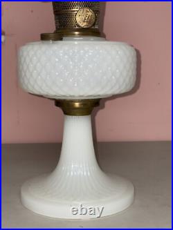 VTG ALADDIN 1937 DIAMOND QUILT WHITE MOONSTONE MODEL B OIL LAMP Regular Chimney