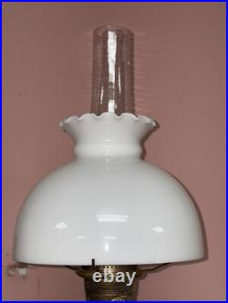 VTG ALADDIN 1937 DIAMOND QUILT WHITE MOONSTONE MODEL B OIL LAMP Regular Chimney