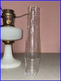 VTG ALADDIN 1937 DIAMOND QUILT WHITE MOONSTONE MODEL B OIL LAMP Regular Chimney