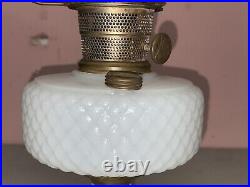 VTG ALADDIN 1937 DIAMOND QUILT WHITE MOONSTONE MODEL B OIL LAMP Regular Chimney