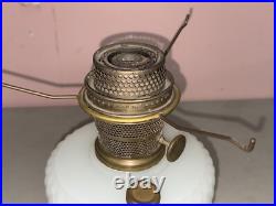 VTG ALADDIN 1937 DIAMOND QUILT WHITE MOONSTONE MODEL B OIL LAMP Regular Chimney