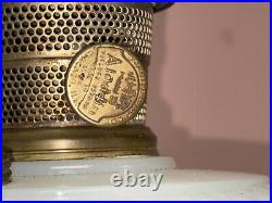 VTG ALADDIN 1937 DIAMOND QUILT WHITE MOONSTONE MODEL B OIL LAMP Regular Chimney