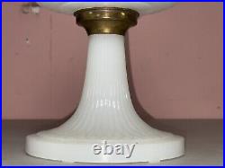 VTG ALADDIN 1937 DIAMOND QUILT WHITE MOONSTONE MODEL B OIL LAMP Regular Chimney