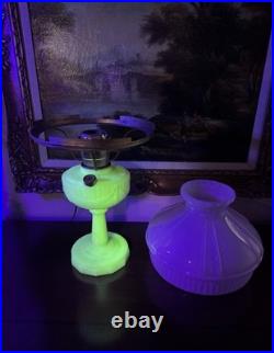 VTG Aladdin Electric Model-B Tall Lincoln Drape Alacite Lamp Uranium Glows