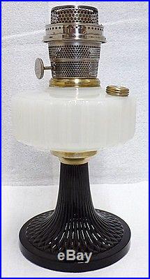 VTG CORINTHIAN PATTERN WHITE FONT QUILT BLACK FOOT ALADDIN KEROSENE LAMP 35-36