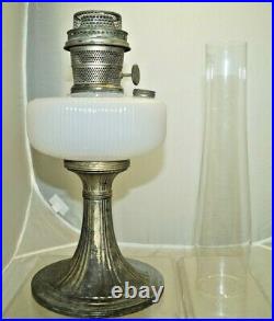 Vintage 1937 38 White Aladdin Queen Oil Kerosene Lamp With Aladdin Chimney
