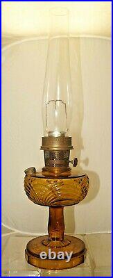 Vintage 1941 42 Aladdin Washington Drape Honey Amber Oil Kerosene Lamp