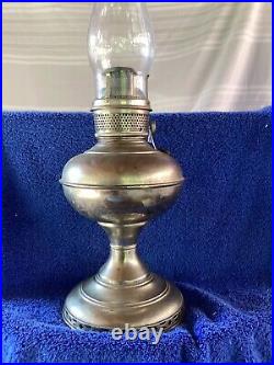 Vintage Aladdin 22 Inches Tall Antique Brass Or Nickel Plated Oil Lamp Beautiful