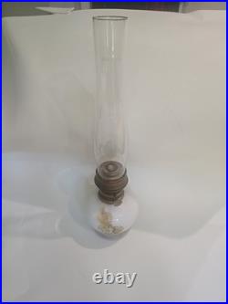 Vintage Aladdin 23 Kerosene Oil Lamp Daisies & Wheat Milk Glass WithChimney 1970's