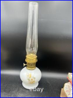 Vintage Aladdin 23 Kerosene Oil Lamp Daisies & Wheat Milk Glass WithChimney 1970's