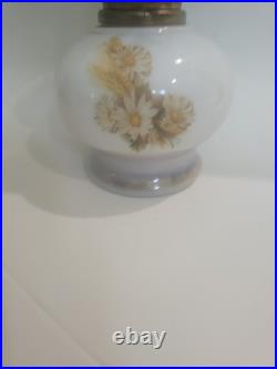 Vintage Aladdin 23 Kerosene Oil Lamp Daisies & Wheat Milk Glass WithChimney 1970's