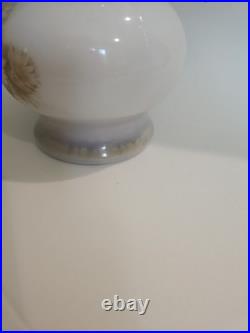 Vintage Aladdin 23 Kerosene Oil Lamp Daisies & Wheat Milk Glass WithChimney 1970's