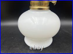 Vintage Aladdin 23 Kerosene Oil Lamp Daisies & Wheat Milk Glass WithChimney 1970's