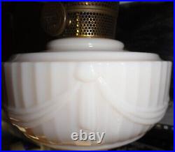 Vintage Aladdin Alacite White Oil Lamp Lincoln Drape withShade/Chimney & Burner