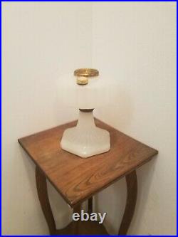 Vintage Aladdin B-114 White Moonstone Corinthian Glass Lamp