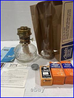 Vintage Aladdin Kerosene Lamp Colonial 23 Lox On Chimney R-103 Wicks & Mantles