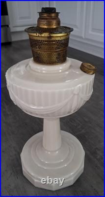 Vintage Aladdin Model B Alacite Glass Lincoln Drape Kerosene Oil Lamp 14.5