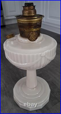 Vintage Aladdin Model B Alacite Glass Lincoln Drape Kerosene Oil Lamp 14.5