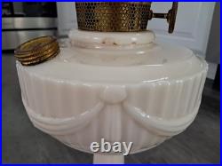 Vintage Aladdin Model B Alacite Glass Lincoln Drape Kerosene Oil Lamp 14.5