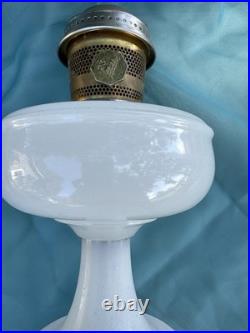 Vintage Aladdin Venetian model oil Lamp, white With Aladdin burner