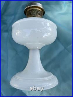 Vintage Aladdin Venetian model oil Lamp, white With Aladdin burner