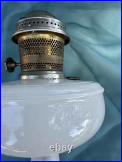 Vintage Aladdin Venetian model oil Lamp, white With Aladdin burner