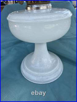 Vintage Aladdin Venetian model oil Lamp, white With Aladdin burner