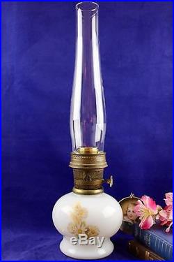Vintage American Classic Aladdin Shelf Kerosene Oil Lamp With Daisy Flowers