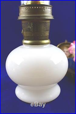 Vintage American Classic Aladdin Shelf Kerosene Oil Lamp With Daisy Flowers