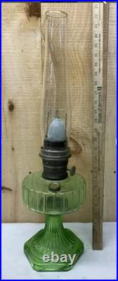 Vintage Antique Oil Lamp EMERALD GREEN Glass Aladdin Nu-Type Model B Burner